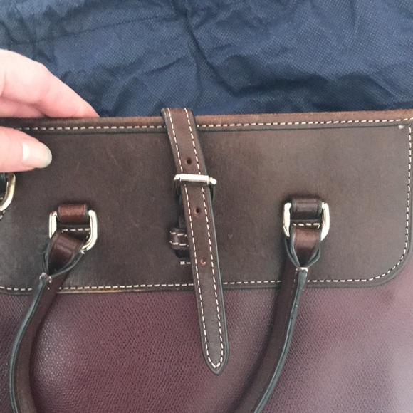 Dooney & Bourke Leather Editors bag. Maroon. Very large tote. - Picture 4 of 12